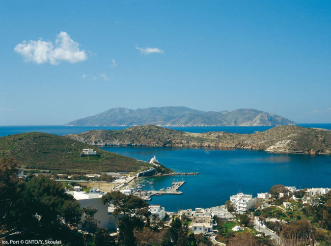 0018_Ios_Segeln Kykladen_Schoene Aussichten Touristik_Port_photo Y Skoulas